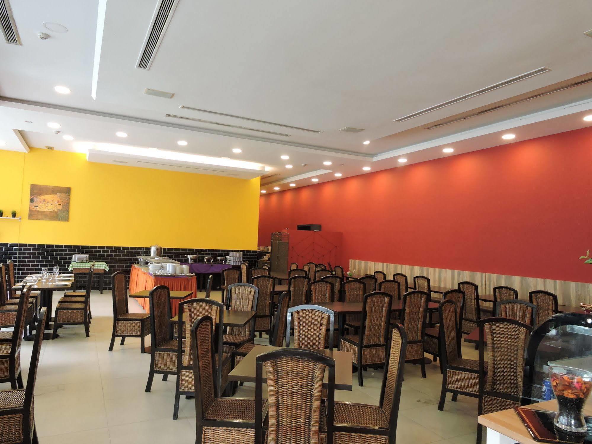 Holiday Inn Express Singapore Serangoon By Ihg Exterior foto